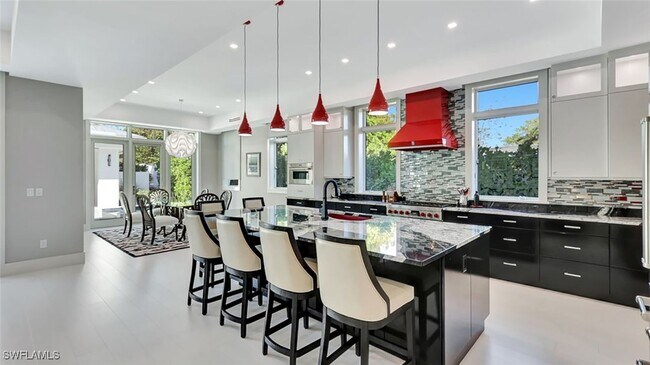 Building Photo - 739 5th Ave N