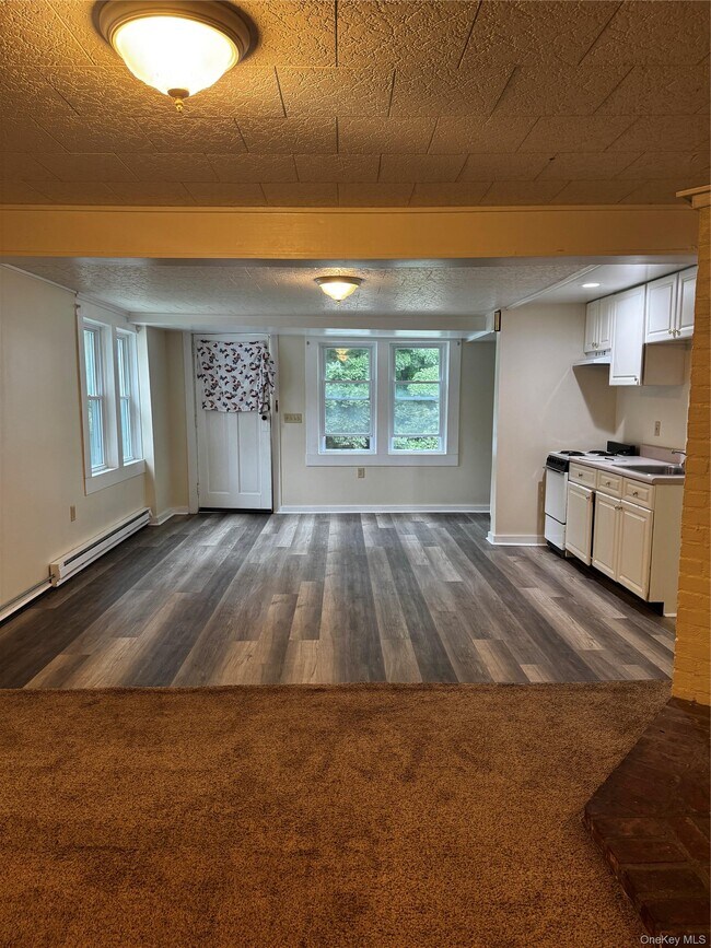 Building Photo - 1529 NY-300