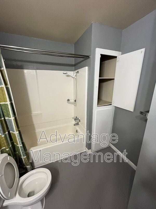 Building Photo - 218 W 205 N