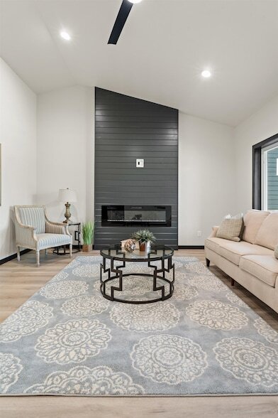 Building Photo - 1107 S Foss Ave