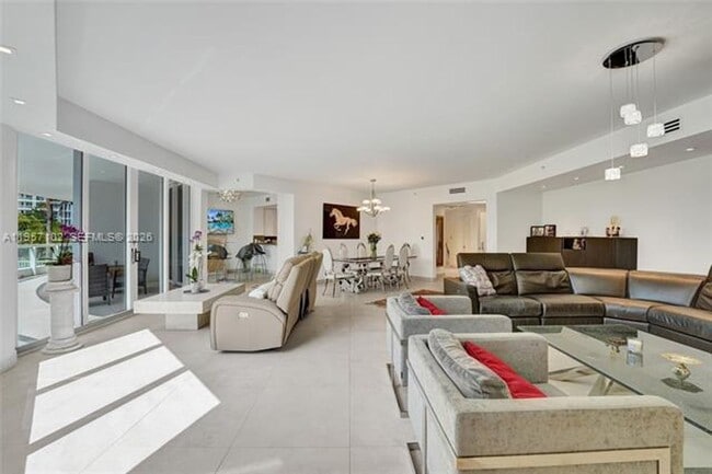 Building Photo - 21200 Point Pl