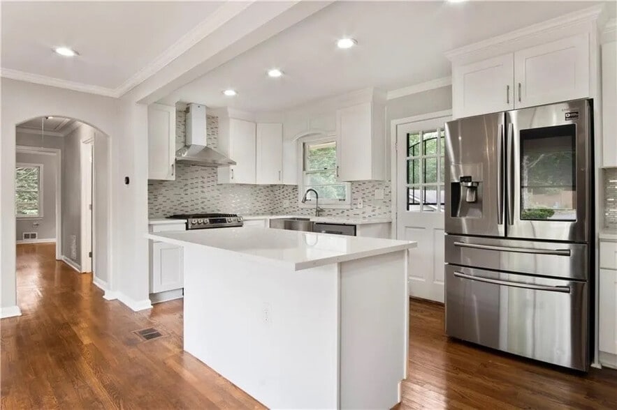 Building Photo - Room in House on Patricia Dr