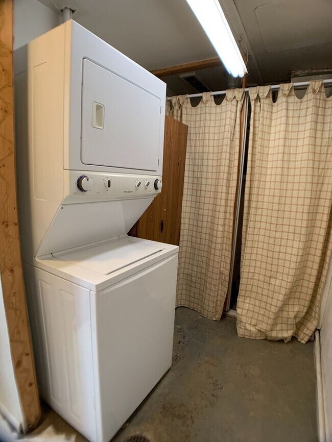 Building Photo - Spacious Rural Setting- 3 bedroom in Niles!