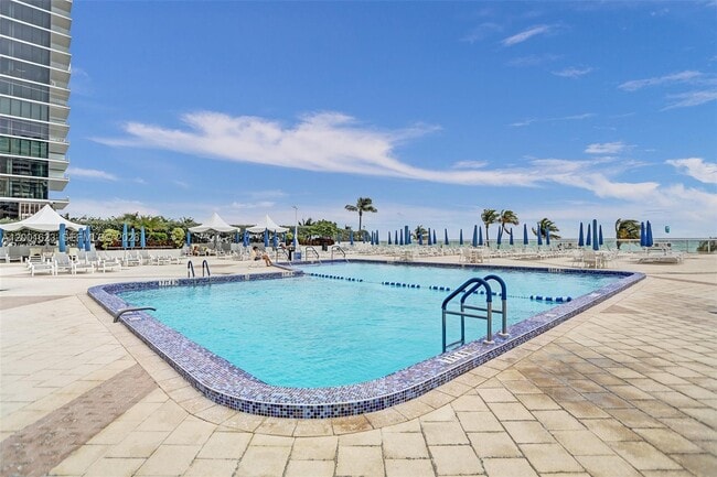Building Photo - 2030 S Ocean Dr