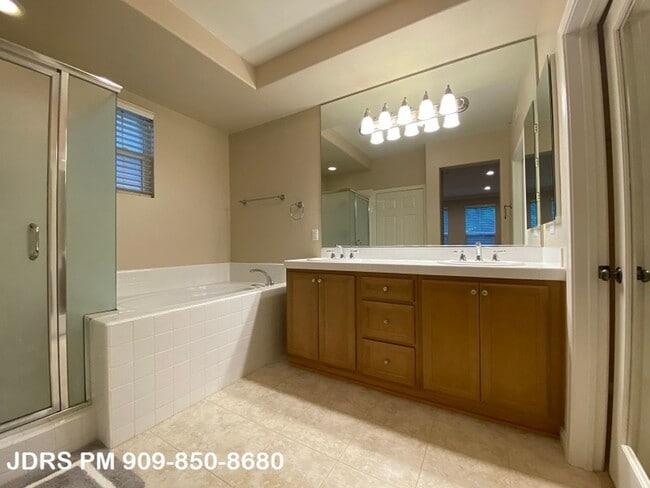 Building Photo - Irvine Furnished 2 Bedroom Home