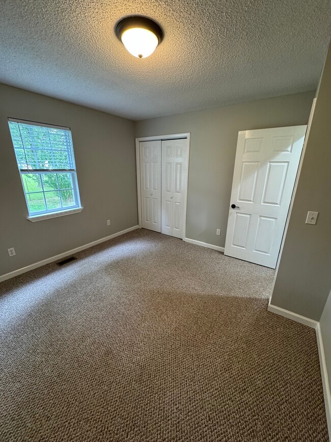 Building Photo - 110 Polo Ln