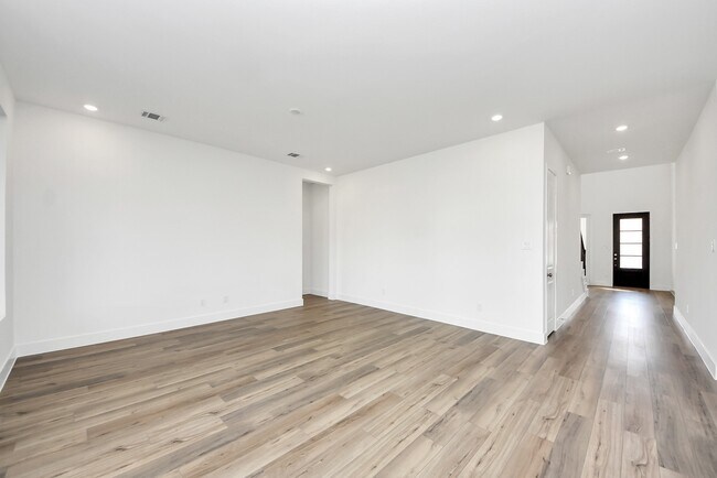 Building Photo - 31046 Vintage Crk Ln