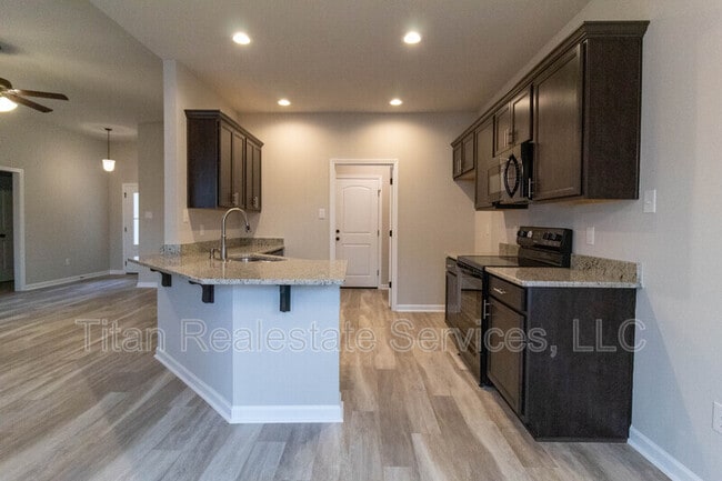 Building Photo - 526 Elwick Dr