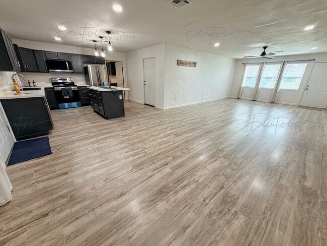 Building Photo - Available Now – Updated 3-Bed, 2-Bath Home in Iowa with Garage