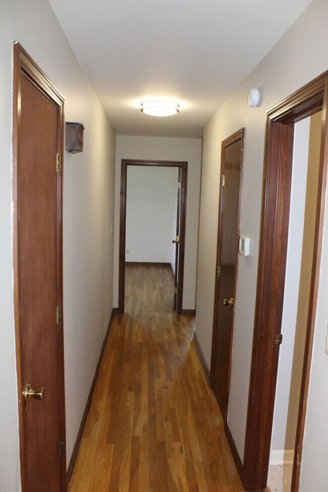 Building Photo - 3 BR Ranch on a Great Country Setting!