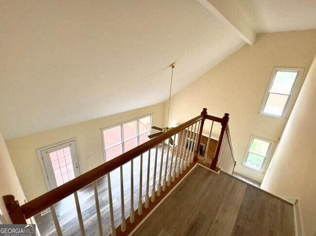 Building Photo - 219 Deerhill Dr