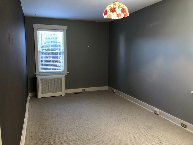 Building Photo - Beautifully Rehabbed Central Oakmont apart...