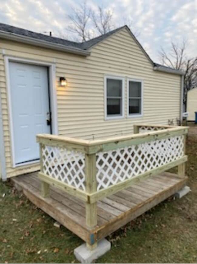 Building Photo - Studio Cottage For Rent ON W Erie - Huge Y...