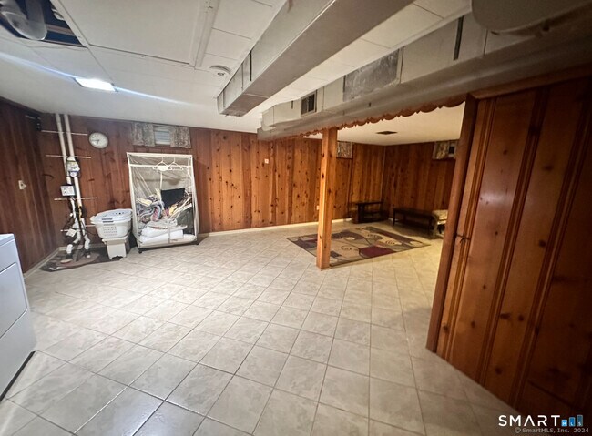 Building Photo - 209 Somerset St