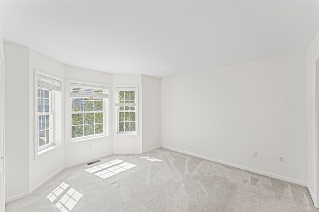 Building Photo - 601 Larson Dr