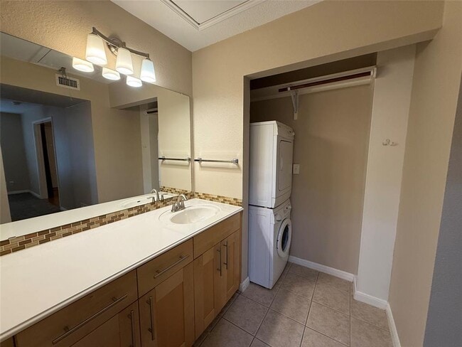 Building Photo - 7685 Northcross Dr