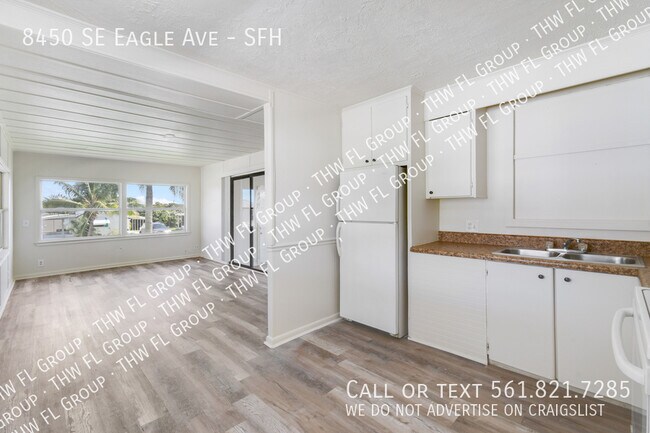 Building Photo - 8450 SE Eagle Ave