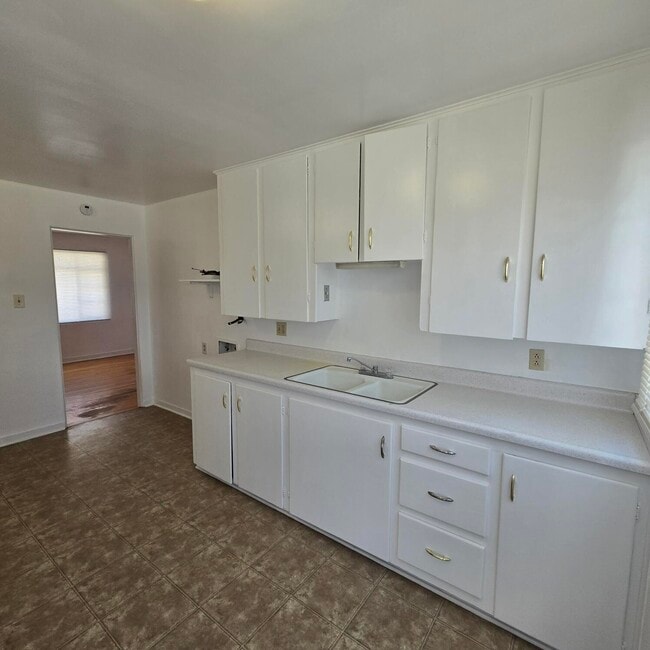 Building Photo - 205 Madison St NE