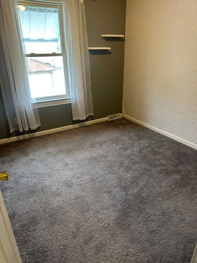 Building Photo - 7515 Melrose St