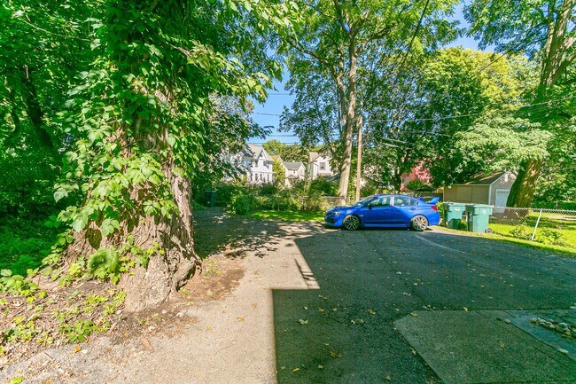 Building Photo - 284 Pearl St