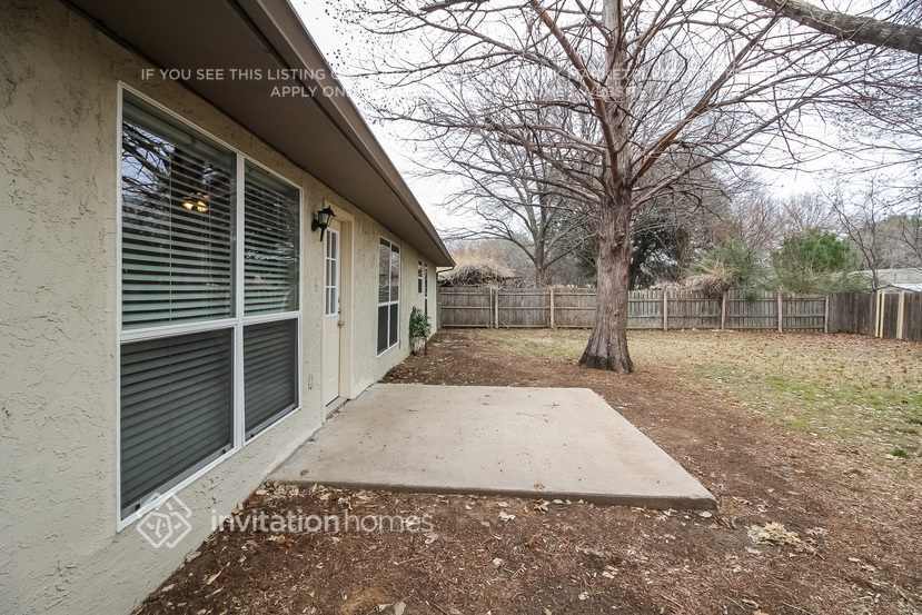 Building Photo - 2704 N Bell Ave