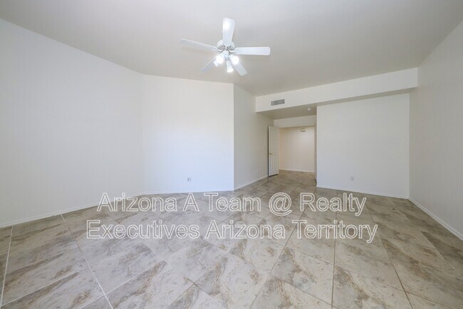 Building Photo - 352 S Vía De Los Rosales