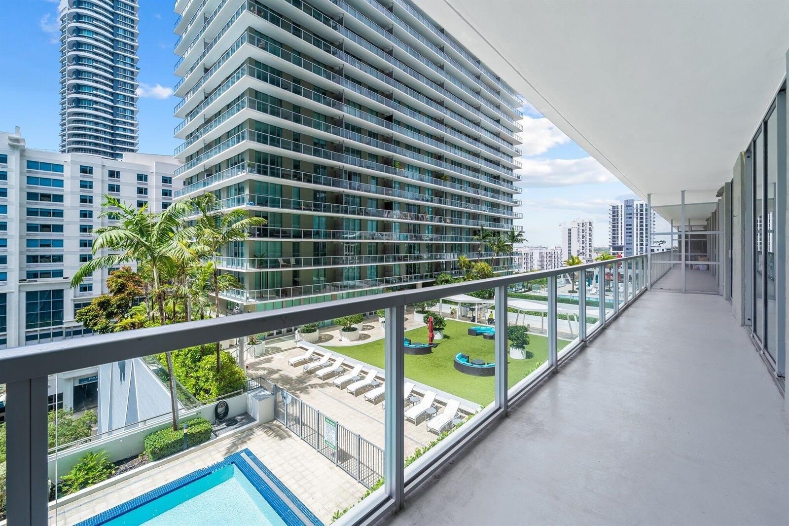 Building Photo - 1111 SW 1st Ave