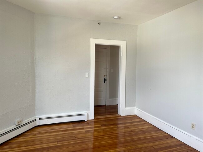 Building Photo - 62 Cottage St