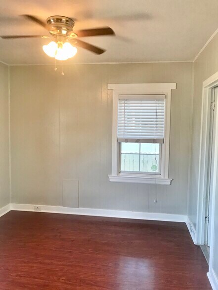 Building Photo - 1151 60th Ave