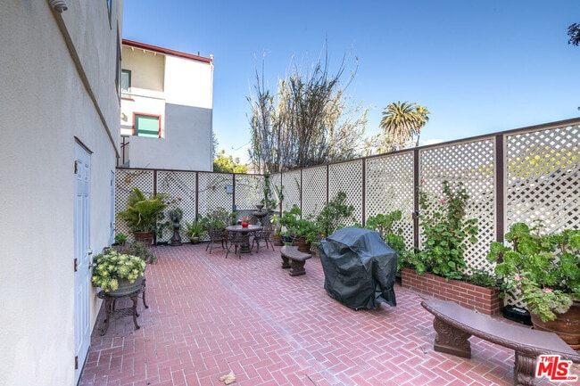 Building Photo - 2423 4th St