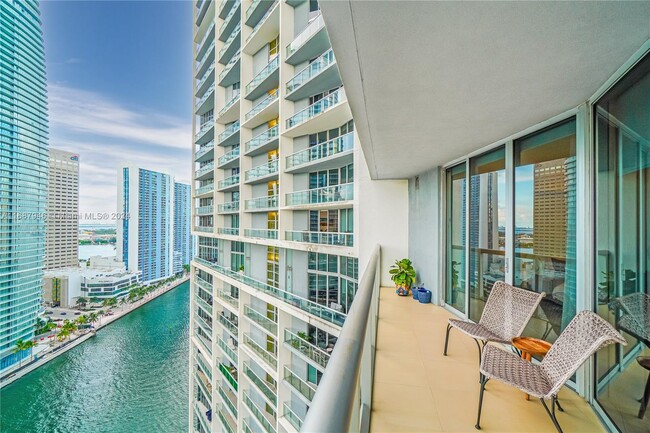 Building Photo - 475 Brickell Ave