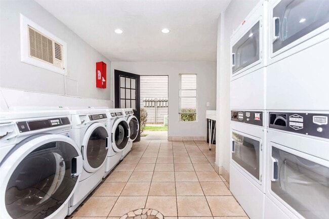 Building Photo - 201 Dixie Dr