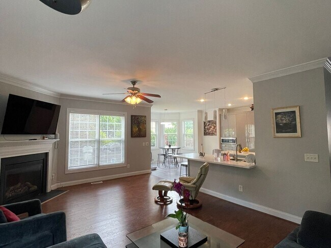 Building Photo - 5 Bedroom Single Family Home in Durham