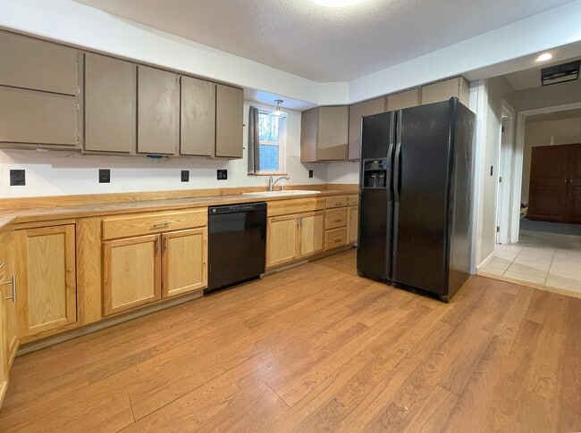 Building Photo - 2239 Independence Cir E