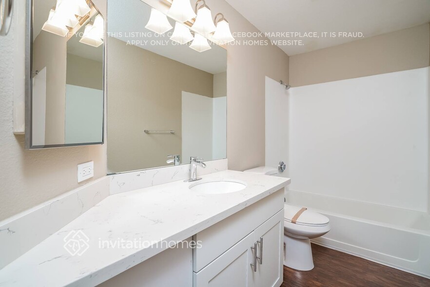 Building Photo - 7012 74th Dr NE