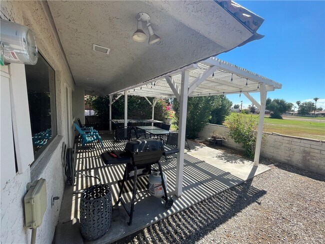 Building Photo - 2677 Country Club Dr