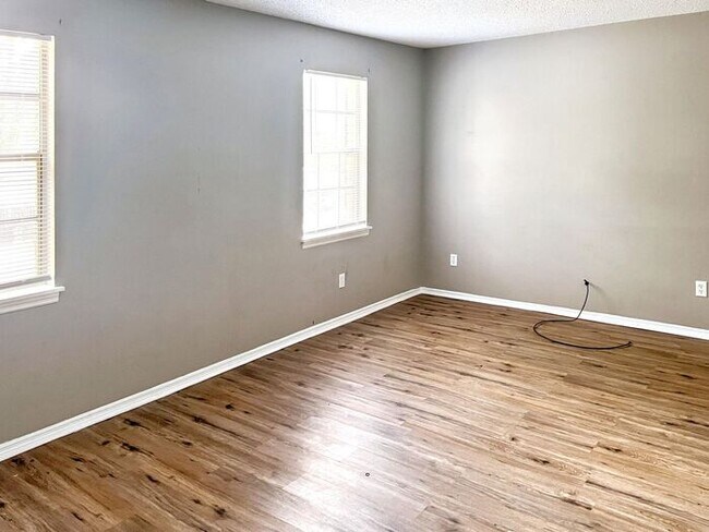 Building Photo - 8917 Tanya Dr
