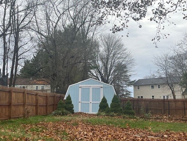 Building Photo - LOVELY CAPE COD WITH 4 BEDS, 2 BATHS AND G...