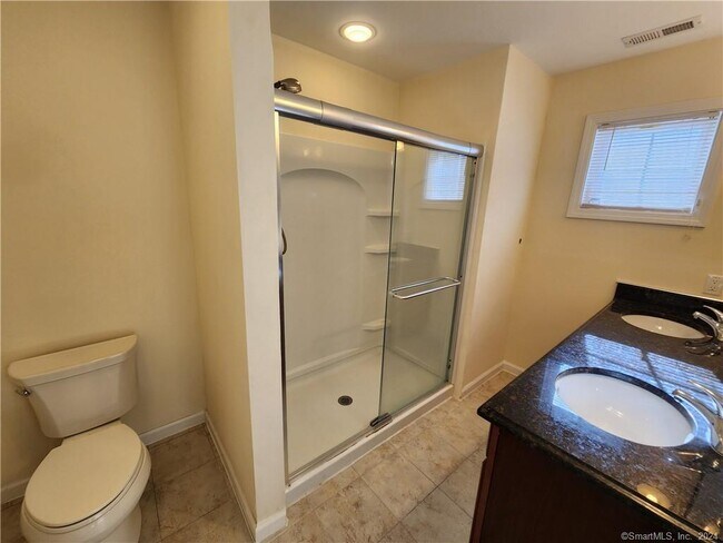 Building Photo - 13 Oak Branch Dr