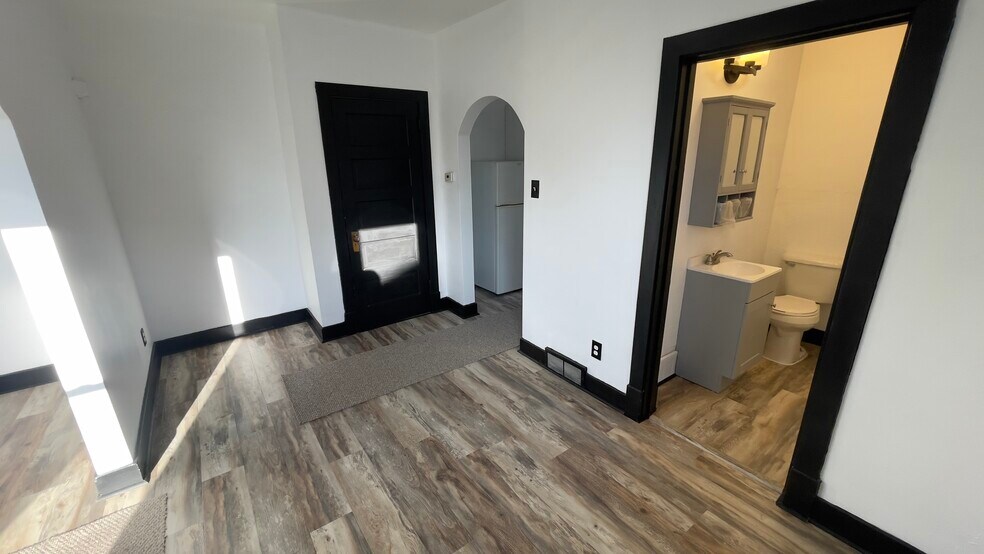 Building Photo - 308 9th St