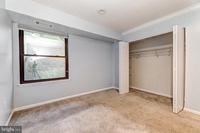 Building Photo - 5870 Thunder Hill Rd