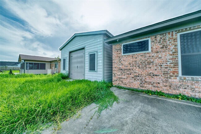 Building Photo - 4406 Mallard Dr