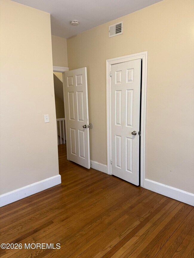 Building Photo - 12 Frances Pl