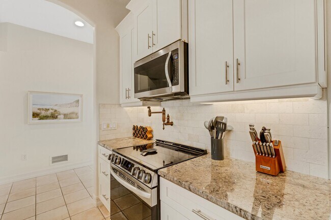 Building Photo - 4801 Edgemont Ct