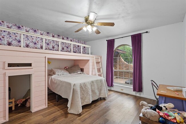 Building Photo - 203 Serenada Dr