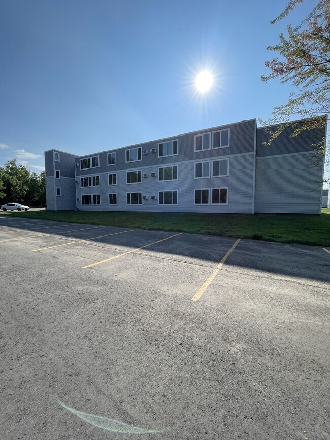 Building Photo - Beautiful Remodeled 1 Bedroom 1 Bath Apart...