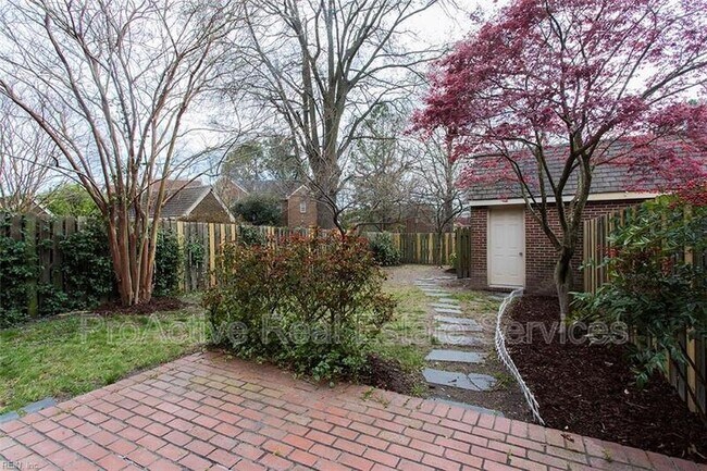 Building Photo - 431 W Princess Anne Rd