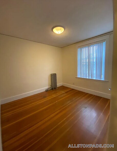 Building Photo - 11 Barrows St