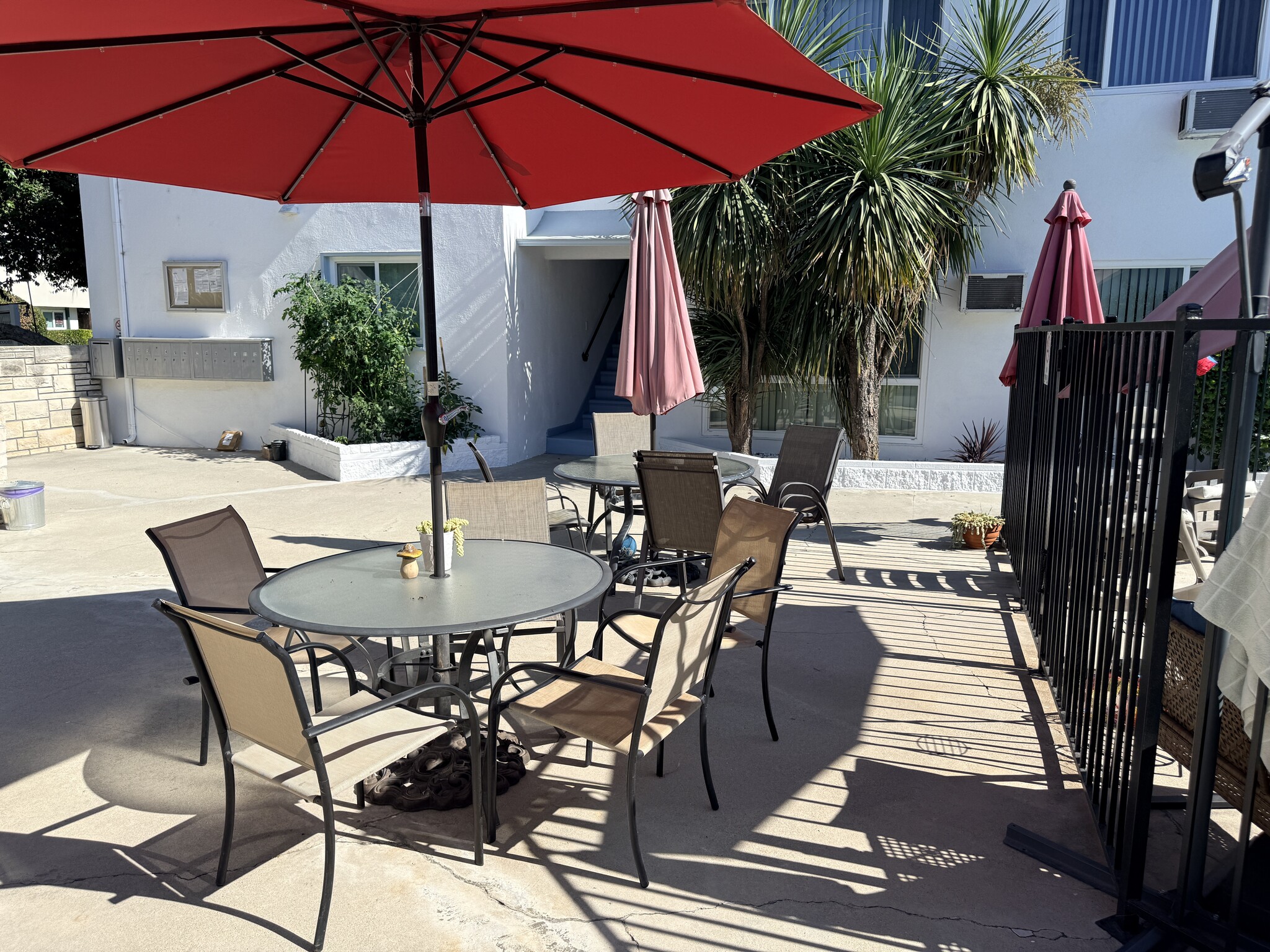 Morning coffee al fresco - 4445 Murietta Ave