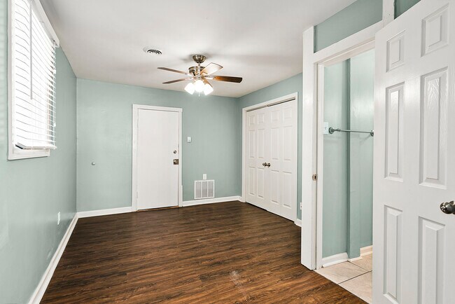Building Photo - 4158 Oak St